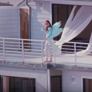Le clip du nouveau single High By The Beach de Lana Del Rey vient de sortir sur Youtube - août 2015