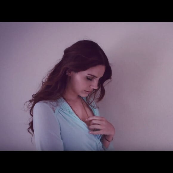 Le clip du nouveau single High By The Beach de Lana Del Rey vient de sortir sur Youtube - août 2015