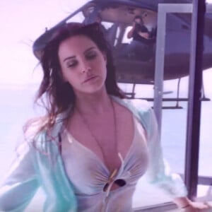 Le clip du nouveau single High By The Beach de Lana Del Rey vient de sortir sur Youtube - août 2015