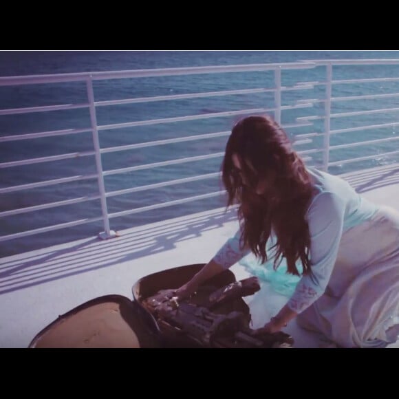 Le clip du nouveau single High By The Beach de Lana Del Rey vient de sortir sur Youtube - août 2015