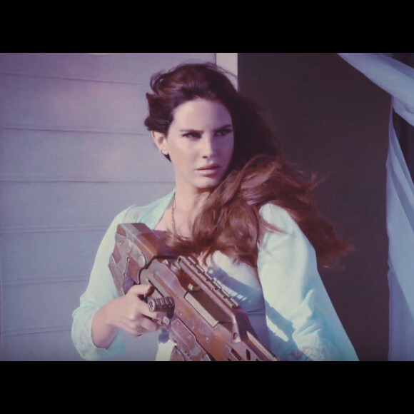 Le clip du nouveau single High By The Beach de Lana Del Rey vient de sortir sur Youtube - août 2015