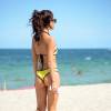 La sexy Lisa Opie, habillée d'un bikini de sa marque Vizcaya, profite d'un après-midi ensoleillé sur la plage à Miami, le 11 août 2015.