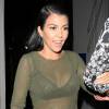 La belle Kourtney Kardashian va dîner avec une amie à West Hollywood, le 15 août 2015.
