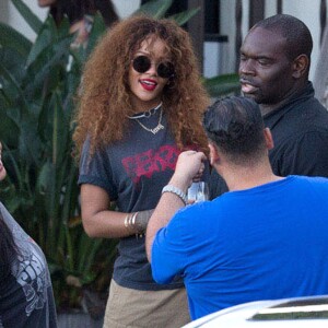 Rihanna à la sortie du restaurant Geoffrey's à Malibu, le 16 août 2015.