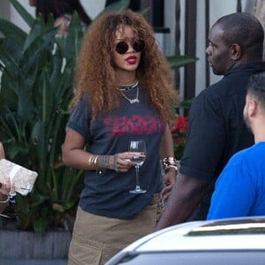 Rihanna à la sortie du restaurant Geoffrey's à Malibu, le 16 août 2015.