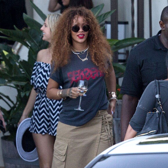 Rihanna à la sortie du restaurant Geoffrey's à Malibu, le 16 août 2015.