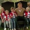 Dirk Kuyt annonce à ses enfants son retour aux Pays-Bas dans une vidéo postée le 18 août 2015