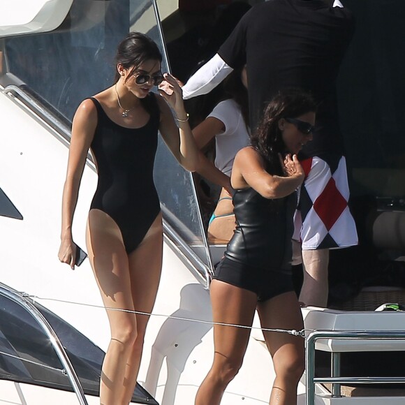 Kendall Jenner en bateau à Saint-Barthélemy, le 19 août 2015.