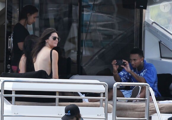 Kendall, Kylie Jenner et Tyga en bateau à Saint-Barthélemy, le 19 août 2015.