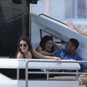 Kendall, Kylie Jenner et Tyga en bateau à Saint-Barthélemy, le 19 août 2015.