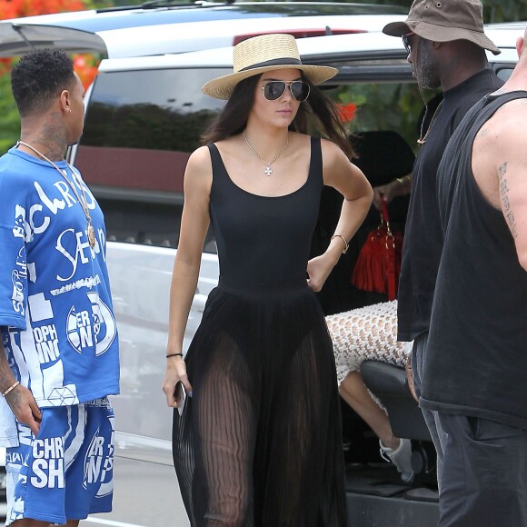 Tyga et Kendall Jenner vont déjeuner au restaurant Do Brazil à Saint-Barthélemy, le 19 août 2015.