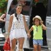 Kourtney Kardashian et son fils Mason vont déjeuner au restaurant Do Brazil à Saint-Barthélemy, le 19 août 2015.