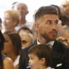 Pilar Rubio (enceinte), son compagnon Sergio Ramos, leur fils Sergio Jr Ramos et Florentino Perez - Sergio Ramos prolonge son contrat avec le Real Madrid pour une durée de 5 ans lors d'une conférence de presse à Madrid, le 17 août 2015.