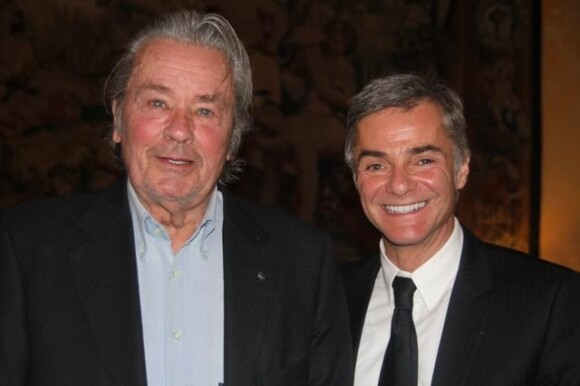 L'acteur Alain Delon et Cyril Viguier, pour le tournage de Belmondo par Belmondo.