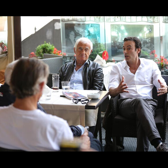 Exclusif : Jean-Paul Belmondo, Paul Belmondo, Cyril Viguier, Anthony Delon et Charles Gerard sur le tournage du documentaire Belmondo par Belmondo à Rome le 22 mai 2014.