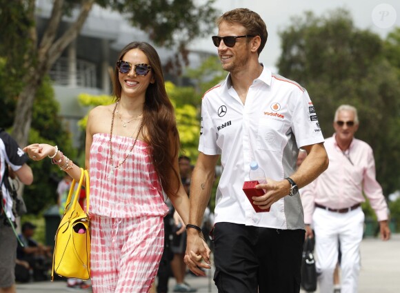 Jessica Michibata et Jenson Button lors du Grand Prix de Malaisie, à Sepang le 24 mars 2013