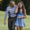 Le président Barack Obama et sa fille aînée Malia (17 ans) rentrent à la Maison Blanche après des vacances à Martha's Vineyard. Washington, le 23 août 2015.