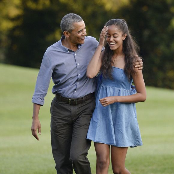 Le président Barack Obama et sa fille aînée Malia (17 ans) rentrent à la Maison Blanche après des vacances à Martha's Vineyard. Washington, le 23 août 2015.