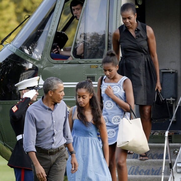 Le président Barack Obama, Michelle Obama et leurs filles Sasha et Malia rentrent à la Maison Blanche après des vacances à Martha's Vineyard. Washington, le 23 août 2015.