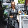 Khloe Kardashian fait quelques courses au Urth Caffe pour le déjeuner à West Hollywood, le 24 août 2015.