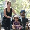 Photo Exclusive - Peter Dinklage se promène en famille avec sa femme Erica Schmidt et leur fille Zelig à New York, le 24 août 2015.