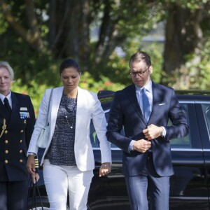 La princesse Victoria et le prince Daniel de Suède visitent l'institut de recherche Swetox à Södertälje en Suède, le 21 août 2015.