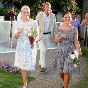 La princesse Victoria de Suède et la princesse Mette-Marit de Norvège ont assisté à une messe en l'église de Stromstad le 22 août 2015, après avoir marché ensemble pendant une heure entre Halden (Norvège) et Stromstad (Suède) dans le cadre du Pèlerinage du Climat.