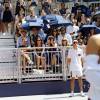 Rafael Nadal enlève sa chemise sous le regard de sa compagne en tribune Maria Perello - Lancement de la ligne de vêtements "Tommy x Nadal" à New York le 25 août 2015 pendant le tournoi des célébrités de Bryant Park. Rafael Nadal et Tommy Hilfiger lancent une ligne de sous-vêtements, de vêtements sur-mesure et un parfum "TH Bold".  
