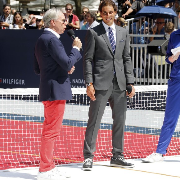 Tommy Hilfiger, Rafael Nadal et Jane Lynch - Lancement de la ligne de vêtements "Tommy x Nadal" à New York le 25 août 2015 pendant le tournoi des célébrités de Bryant Park. Rafael Nadal et Tommy Hilfiger lancent une ligne de sous-vêtements, de vêtements sur-mesure et un parfum "TH Bold".  