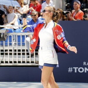 Hannah Davis - Lancement de la ligne de vêtements "Tommy x Nadal" à New York le 25 août 2015 pendant le tournoi des célébrités de Bryant Park. Rafael Nadal et Tommy Hilfiger lancent une ligne de sous-vêtements, de vêtements sur-mesure et un parfum "TH Bold".  