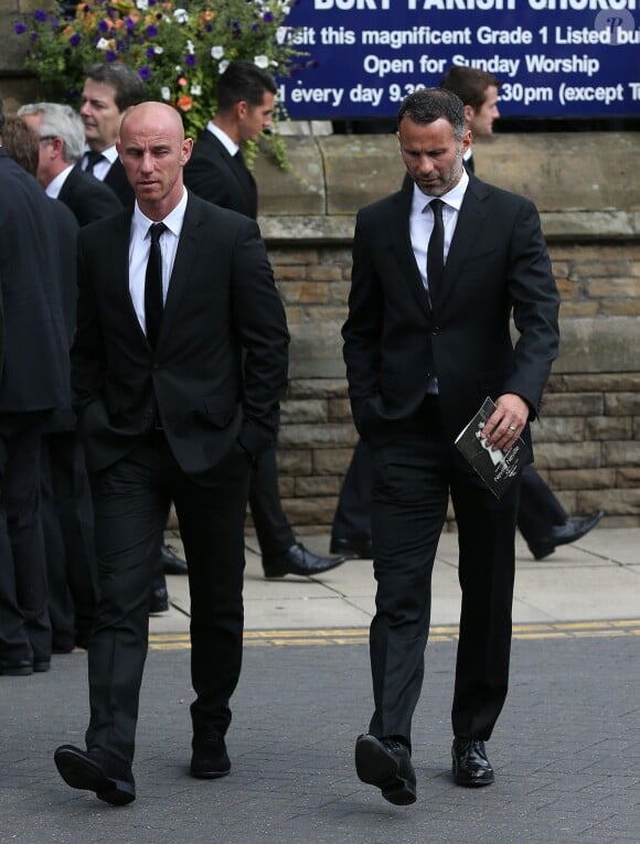Nicky Butt et Ryan Giggs à Bury aux obsèques de Neville Neville le 27 août 2015. 