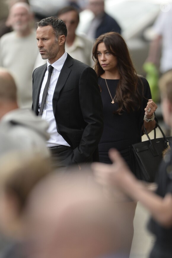 Ryan Giggs et sa femme Stacey Cooke à Bury aux obsèques de Neville Neville le 27 août 2015. 