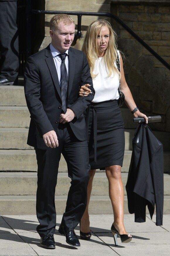 Paul Scholes et sa femme Claire Froggatt à Bury aux obsèques de Neville Neville le 27 août 2015. 