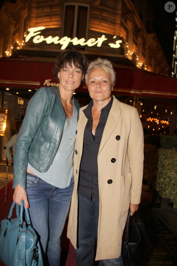 Exclusif - Muriel Robin et sa compagne Anne Le Nen, lors du 70e anniversaire de Catherine Lara au Fouquet's à Paris le 30 mai 2015.