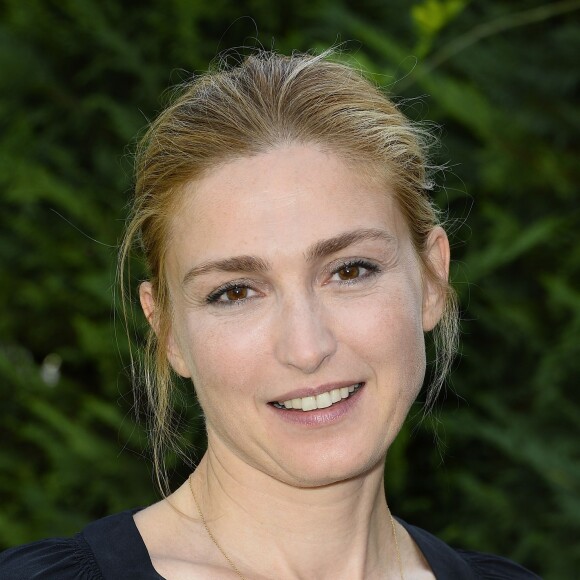 Julie Gayet au photocall du documentaire "Cinéaste(s)" Clôture de la 8e édition du festival du film francophone d'Angoulême le 30 août 2015.