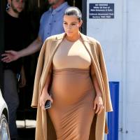 Kim Kardashian, enceinte : Stylée et radieuse au travail après sa folle soirée