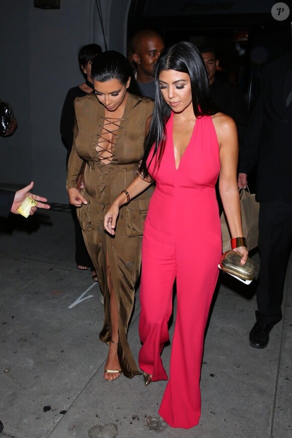 Kanye West, Kris Jenner, Kim et Kourtney Kardashian quittent le restaurant Craig's à Los Angeles, le 30 août 2015.