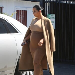 Kim Kardashian, enceinte, quitte un studio de tournage à Van Nuys. Los Angeles, le 31 août 2015.