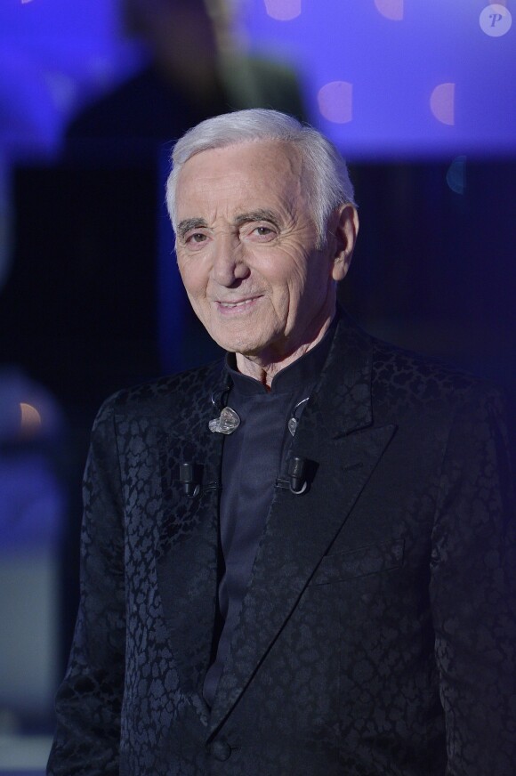 Charles Aznavour participe à l'enregistrement de Vivement dimanche sur France 2, le 29 avril 2015 (émission diffusée : le 3 mai 2015 sur France 2).