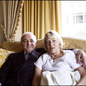 EXCLUSIF - Charles Aznavour et son épouse Ulla à New York, le 3 mai 2009.