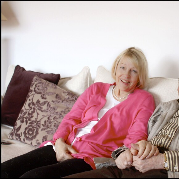 EXCLUSIF - Charles Aznavour et son épouse Ulla dans leur maison es Yvelines, le 7 mai 2009.