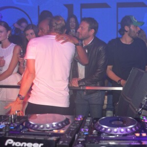 David Guetta mixe pour la réouverture du "Queen" à Paris le 2 septembre 2015.