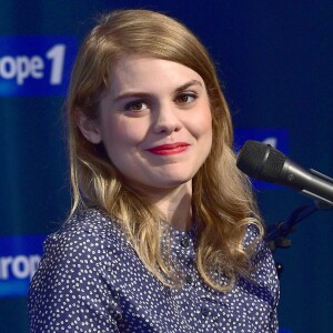Exclusif - Béatrice Martin (Coeur de Pirate), dans l'émission Sortez du cadre de Nikos Aliagas sur Europe 1, le 3 septembre 2015.