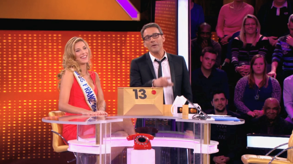 Camille Cerf vexe Sylvie Tellier - Extrait de l'émission spéciale Miss France de A prendre ou à laisser, sur D8, le 4 septembre 2015.