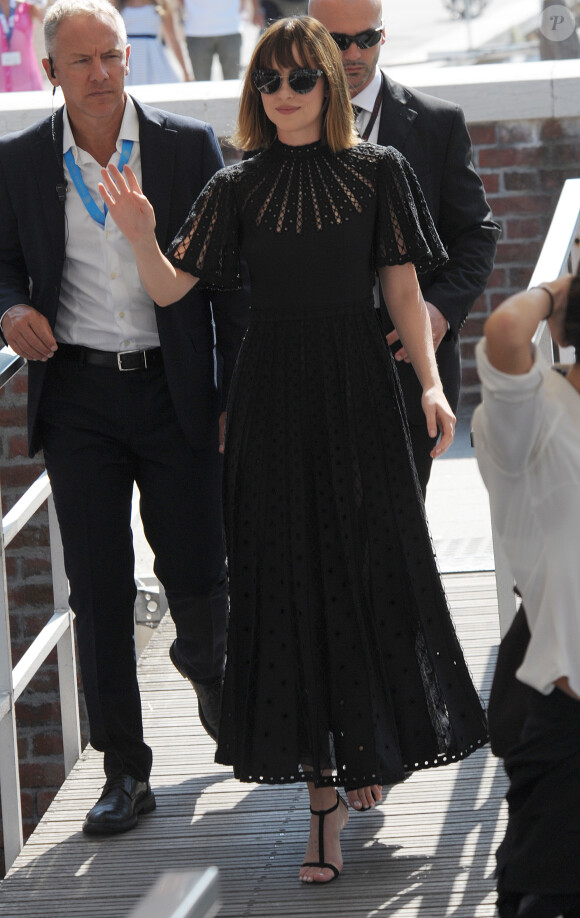 Johnny Depp, Scott Cooper et Dakota Johnson au 72e festival international du film de Venise , la Mostra, le 4 septembre 2015.