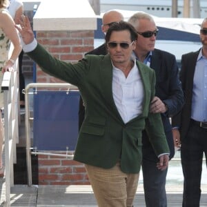 Johnny Depp, Scott Cooper et Dakota Johnson au 72e festival international du film de Venise , la Mostra, le 4 septembre 2015