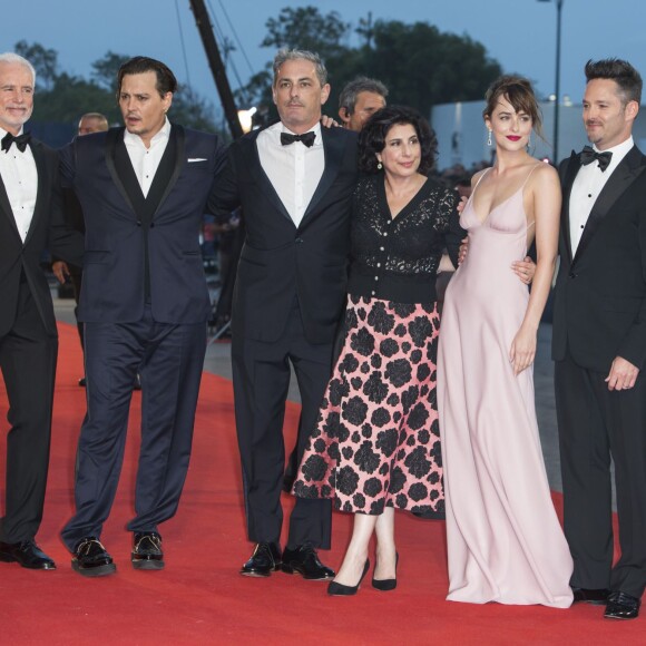 Patrick McCormick, Johnny Depp, John Lesher, Dakota Johnson, Scott Cooper, Joel Edgerton - Première de 'Black Mass' lors du 72e Festival International du Film de Venice en Italie le 4 septembre 2015