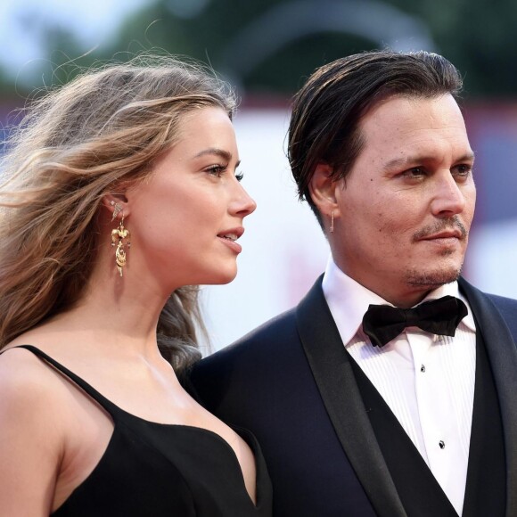 Amber Heard accompagnait son mari Johnny Depp à la 72e Mostra de Venise le 4 septembre 2015 pour la présentation de son film Black Mass.