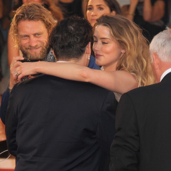 Johnny Depp et sa femme Amber Heard - Tapis rouge du film Black Mass (Strictly Criminal) lors du 72ème festival du film de Venise (la Mostra), le 4 septembre 2015.