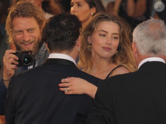 Johnny Depp et sa femme Amber Heard - Tapis rouge du film Black Mass (Strictly Criminal) lors du 72ème festival du film de Venise (la Mostra), le 4 septembre 2015